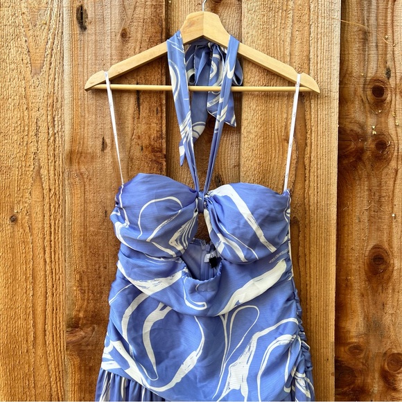 🌿 Periwinkle Abstract Print Satin Halter Cut-Out Maxi Dress 🌿 - Picture 5 of 11